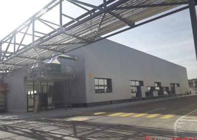 Construcción de nueva planta de envasado consistente en pilares, cerchas y correas metálicas y envolvente en chapa minionda + 1 línea de Rack de Instalaciones. (Madrid)